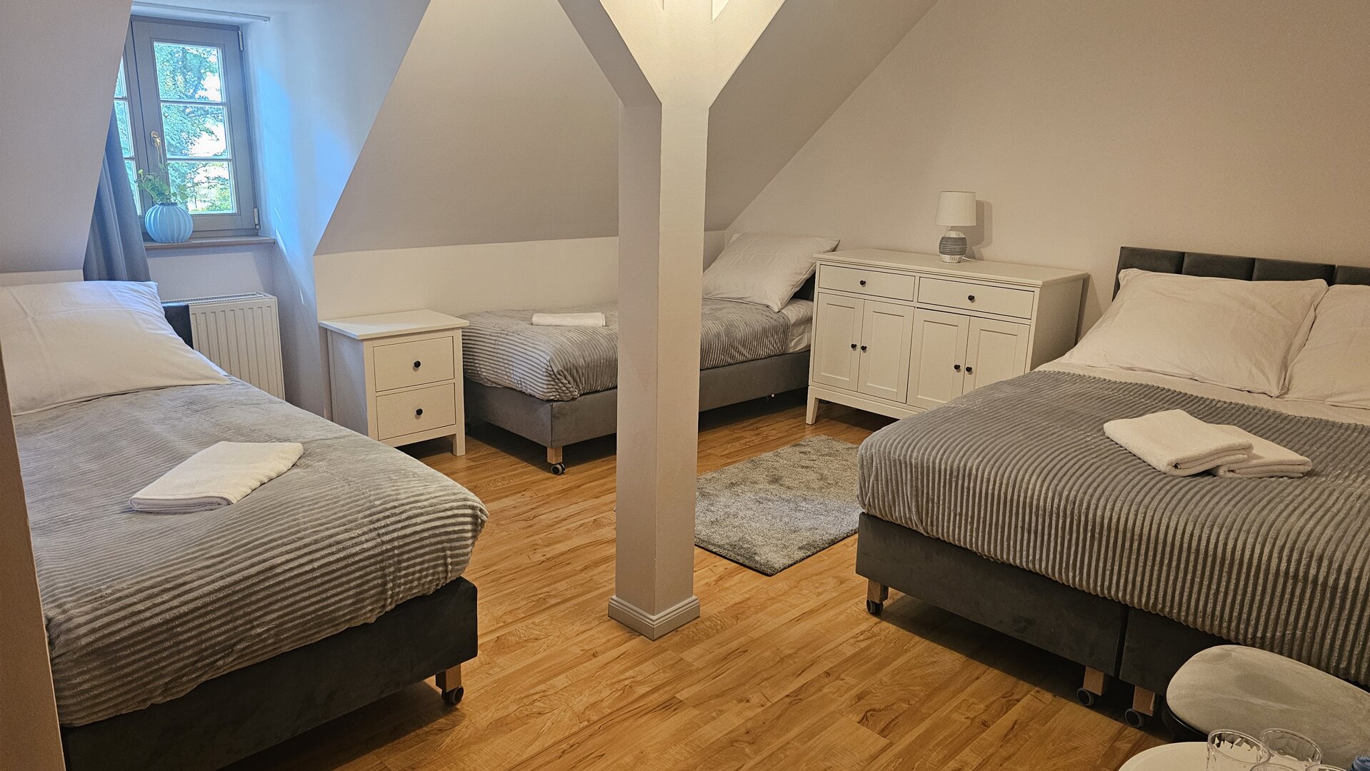 Pokój czteroosobowy Pokój czteroosobowy